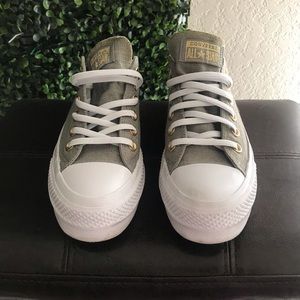 Women’s Converse Platform Lift Canvas sz 6